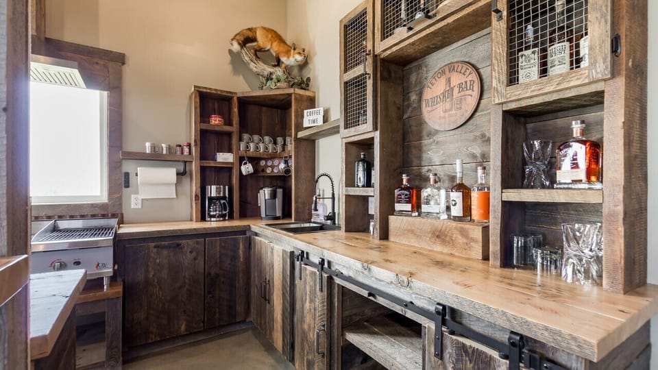 Coffee & Whiskey Bar