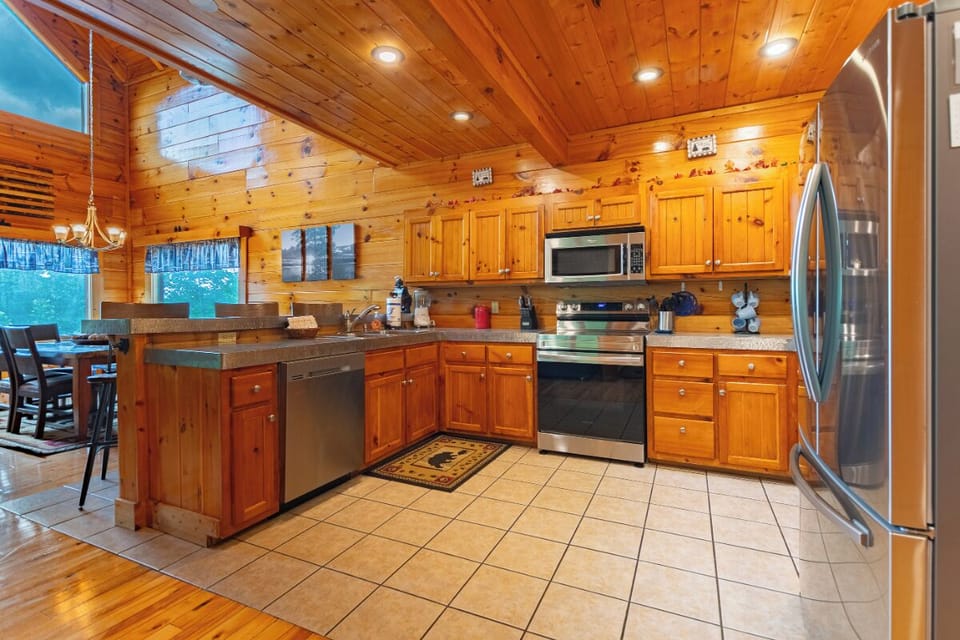 Bear Essentials Lodge's fully-equipped kitchen