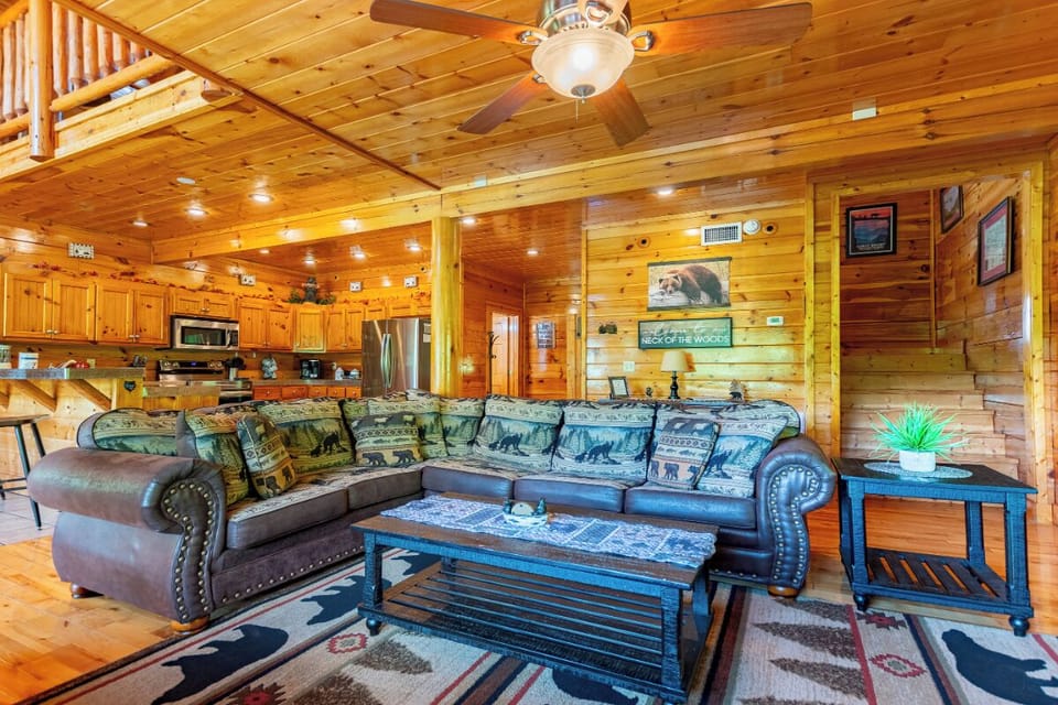 Bear Essentials Lodge's cozy living area