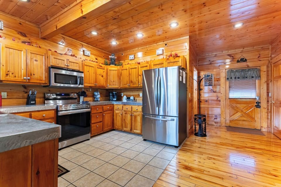 Bear Essentials Lodge's fully-equipped kitchen