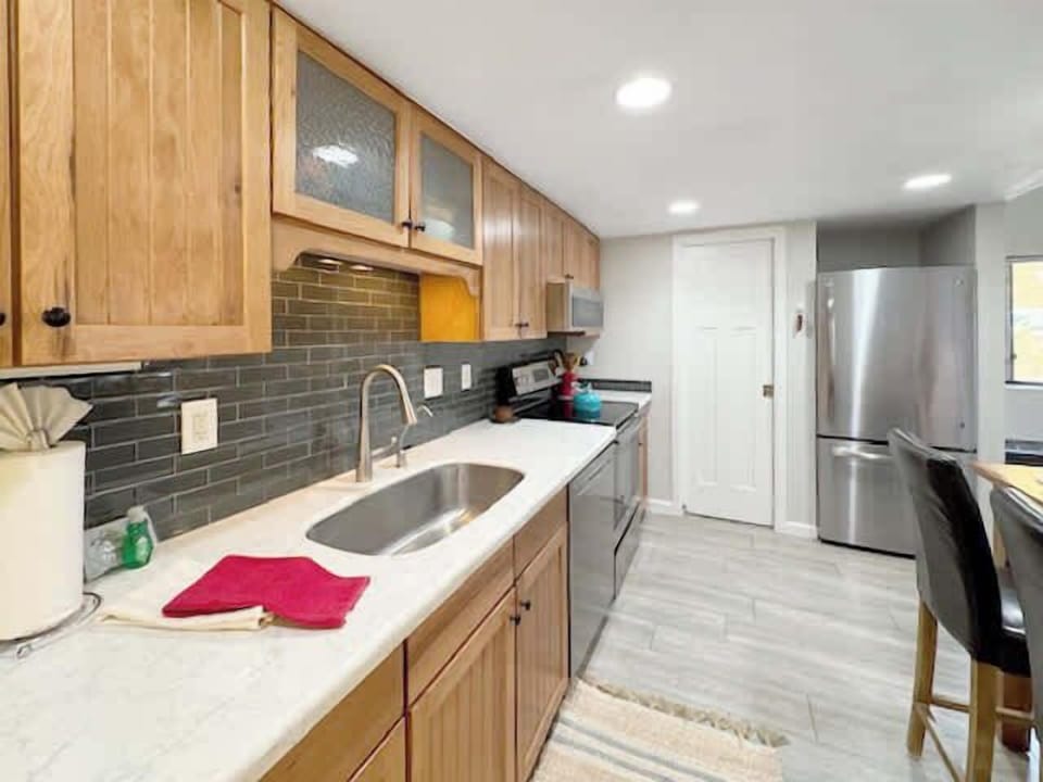 great work space in the kitchen for preparing all your meals 