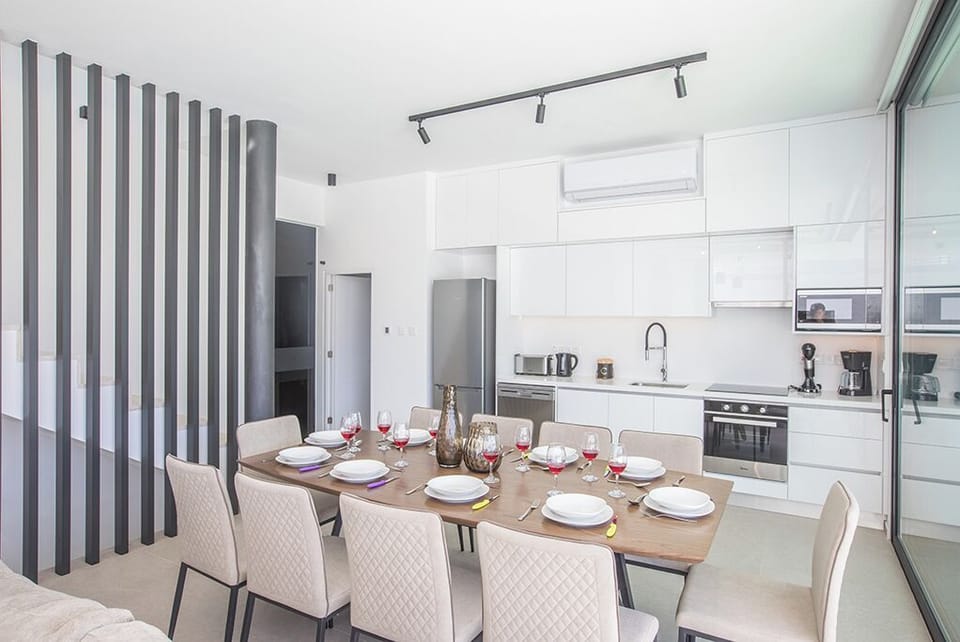Dining Area and Fully Equipped Kitchen