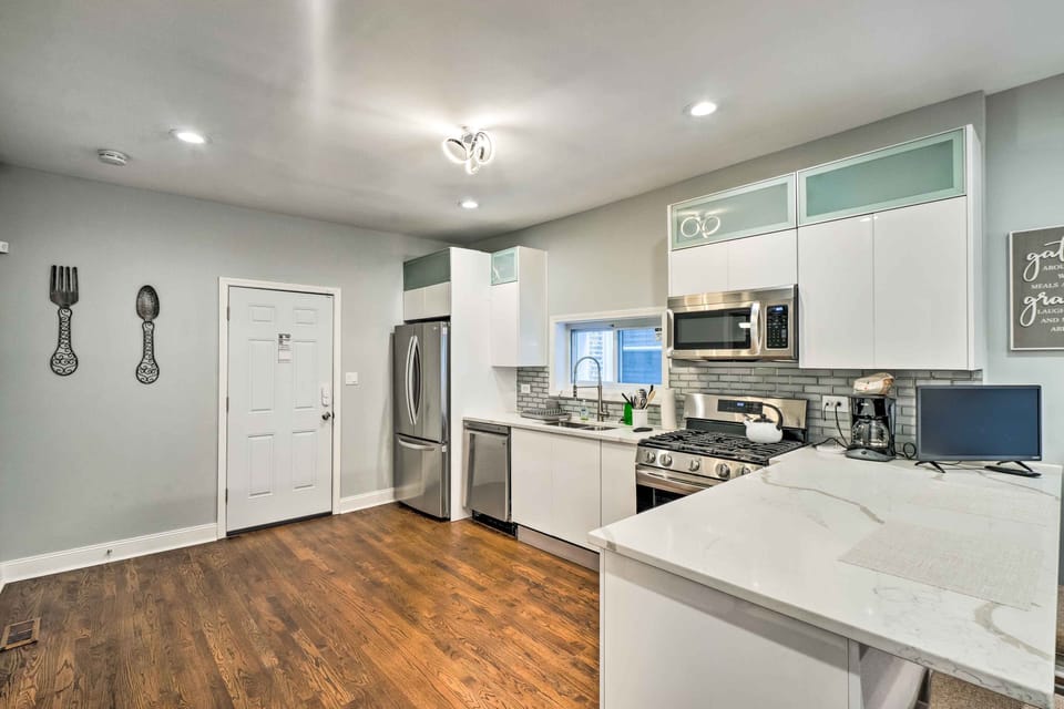 Kitchen | Cooking Basics | Coffee Maker | Paper Towels/Trash Bags Provided