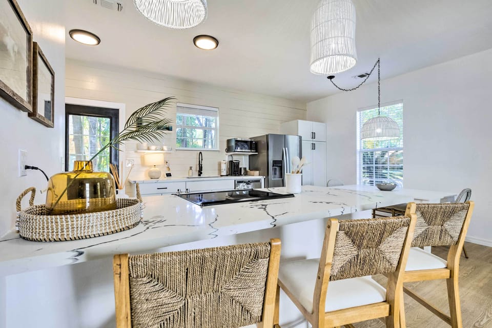 Kitchen | Main Level | Dishwasher | Keurig Coffee Maker
