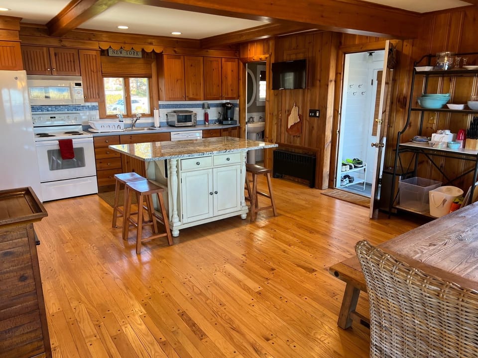 Full kitchen