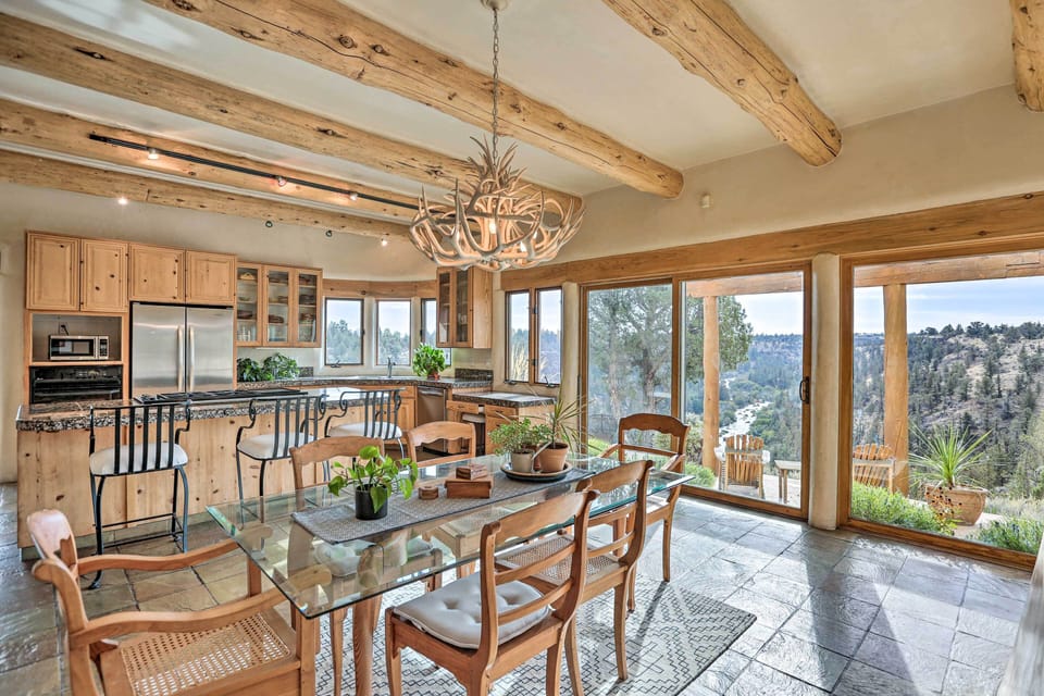 Dining Room | Dishware/Flatware Provided