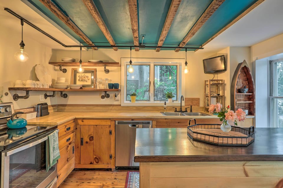 Kitchen | Keyless Entry | Historic Home | Walk to New Hope-Lambertville Bridge