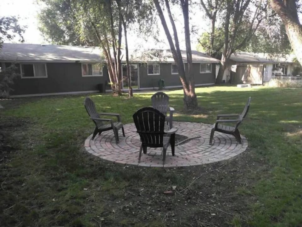 Backyard fire pit