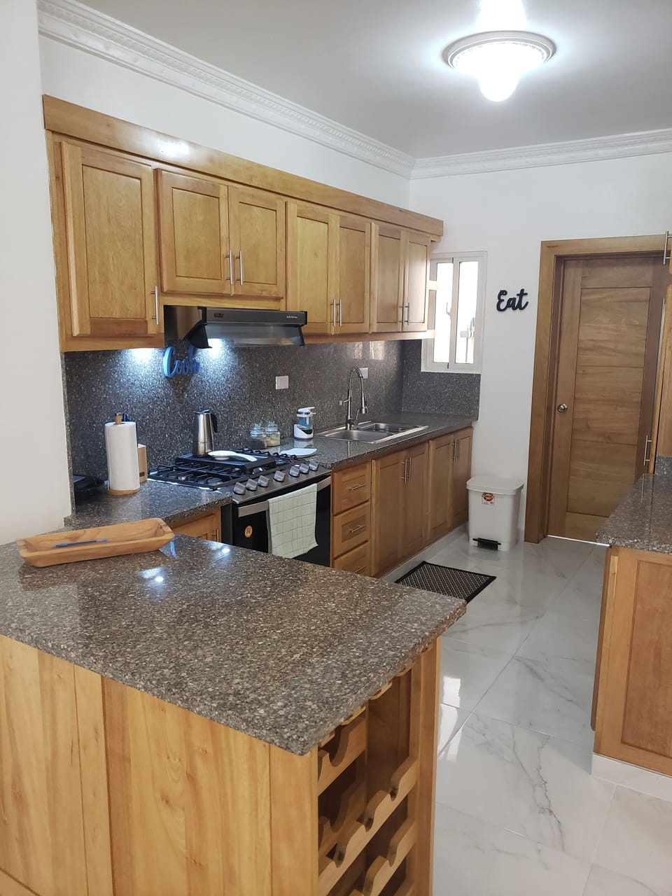 Full Kitchen 