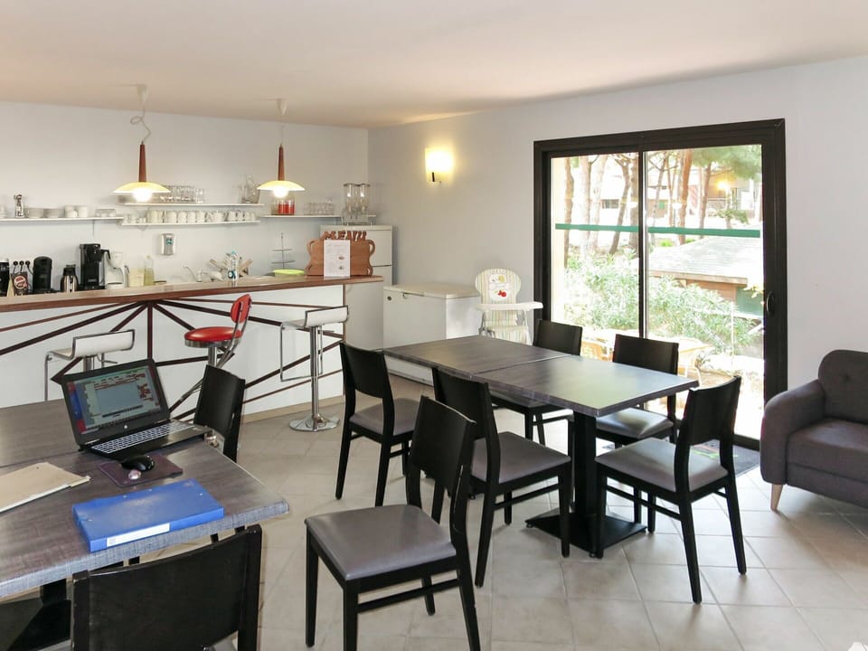 Room, Property, Furniture, Building, Dining Room, Interior Design, Table, House, Floor, Real Estate