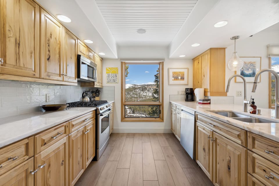 Bright and inviting kitchen