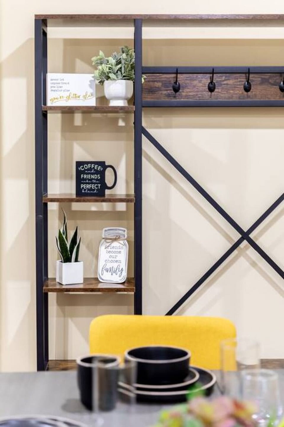 Fully equipped kitchen with a dining table