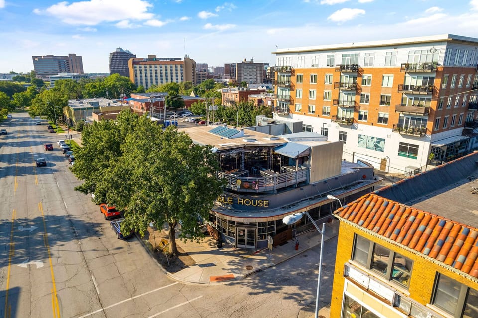 The Westport Entertainment District is only 10 minutes away 