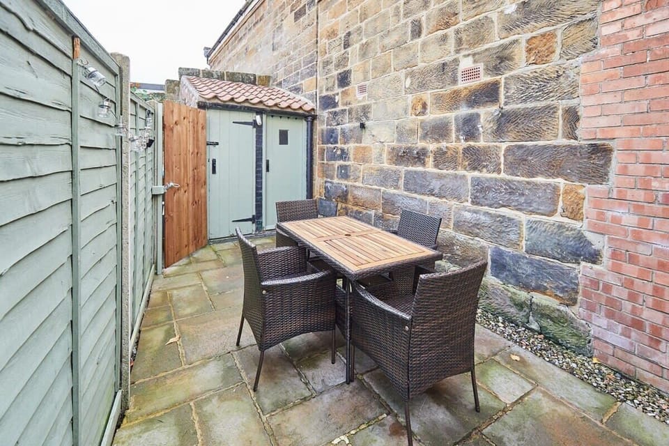 Waterlily Cottage, Great Ayton - Host & Stay