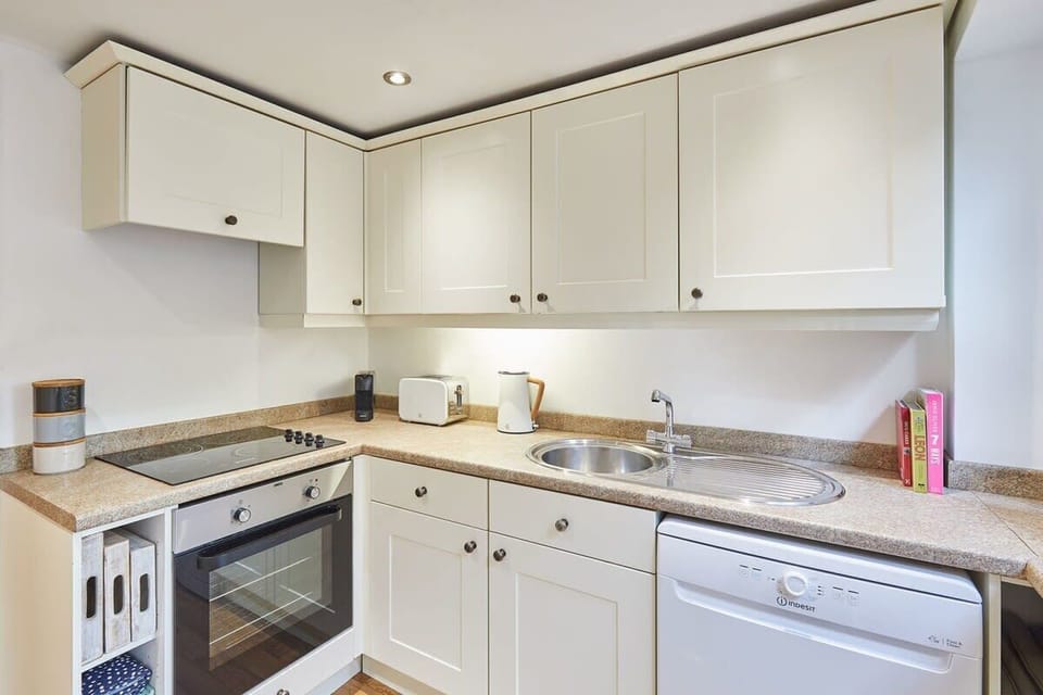 Waterlily Cottage, Great Ayton - Host & Stay