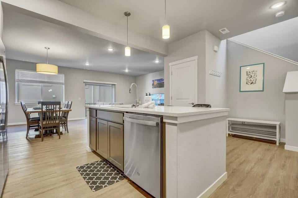 Dining & Kitchen