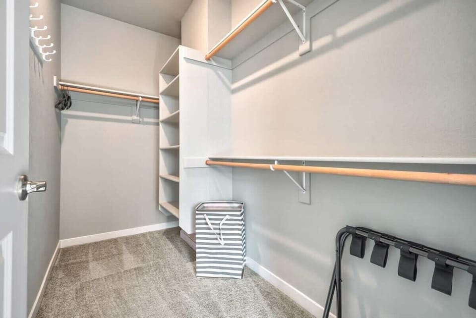 Master King Bedroom Walk-in Closet