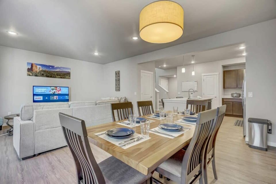 Dining & Kitchen