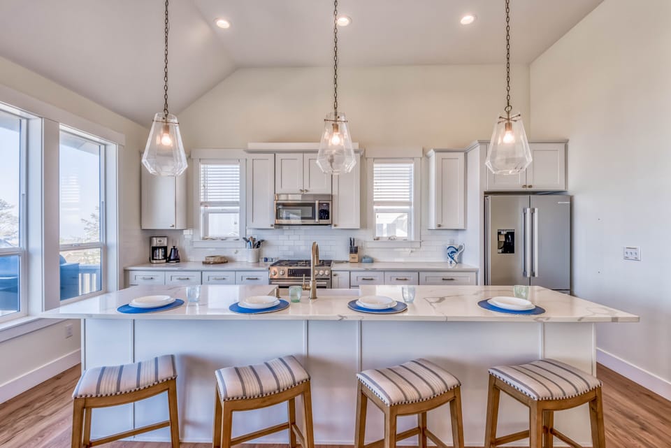 Kitchen island with cutlery