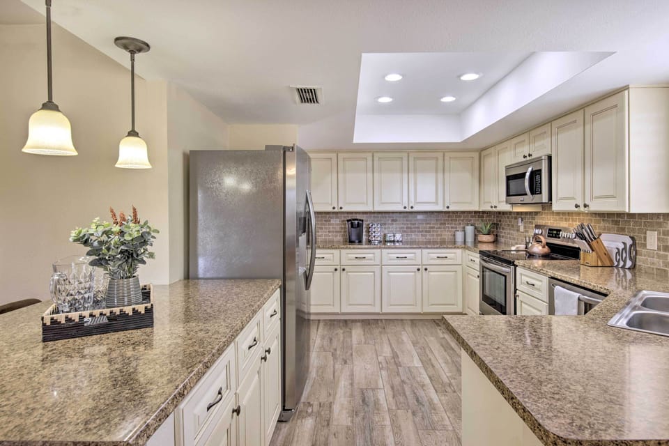 Kitchen | Fully Equipped | Coffee Maker | Dishware & Flatware | Crockpot