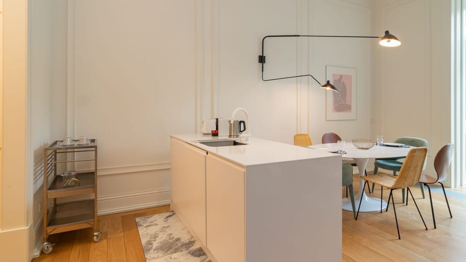 Get lost in the portuguese cuisine and share a meal with your loved ones in this fully equiped Kitchenette.
#dinnertime #kitchenette #Portugal #pt #lisbon