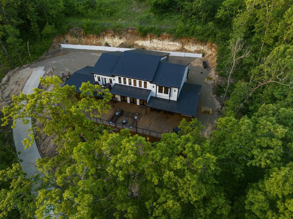 Take it All Inn - 5 bedroom cabin with epic views!