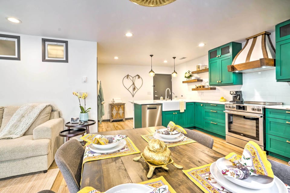 Dining Area | Full Kitchen