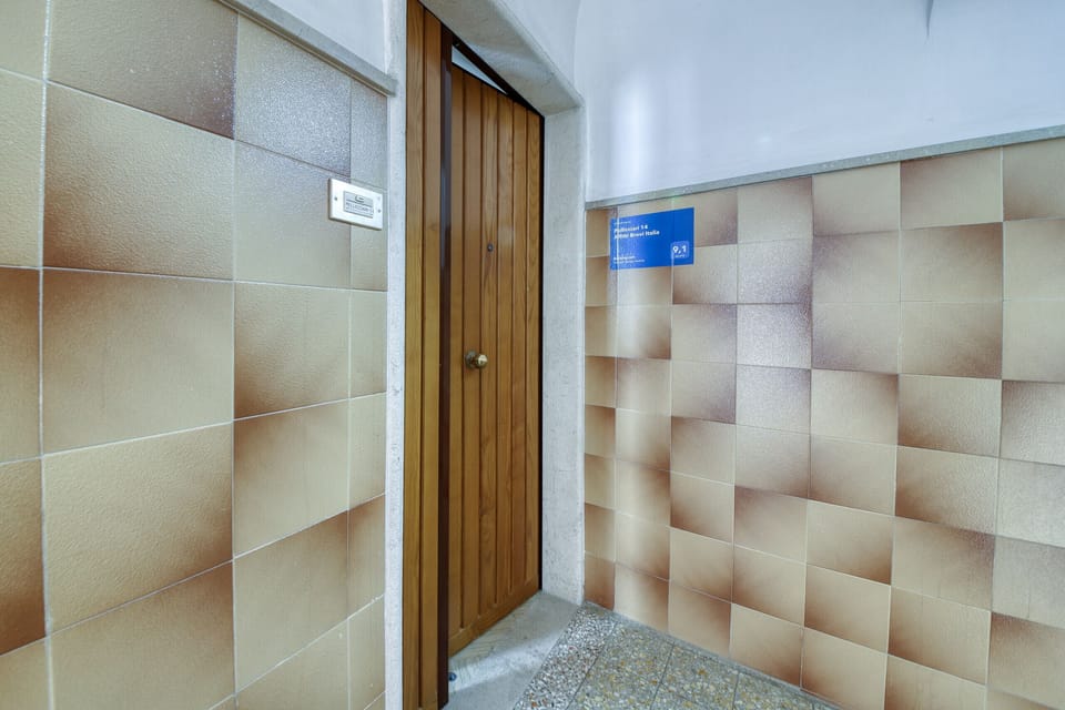 entrance door Pellicciari 14 - Affitti Brevi Italia