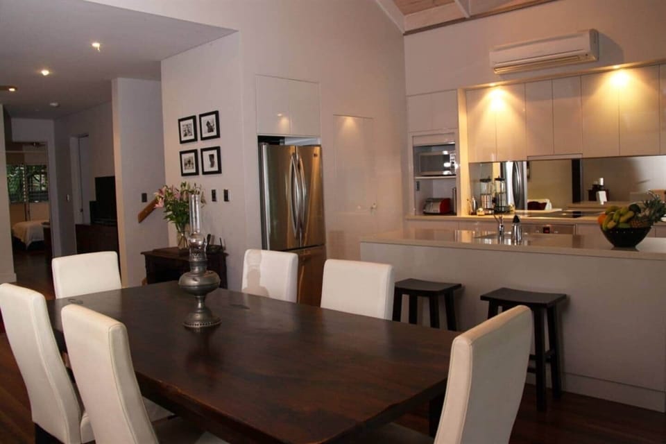 Zama - Dining to Kitchen