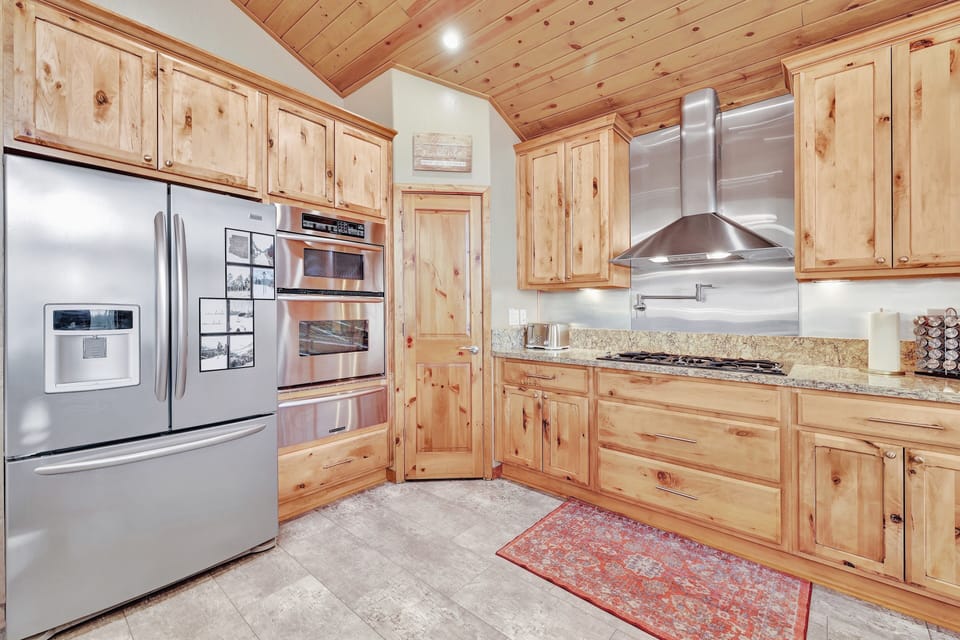 Gourmet, Fully Equipped Chef’s Kitchen(Stove, Pot Filler, Warming Drawer & more)