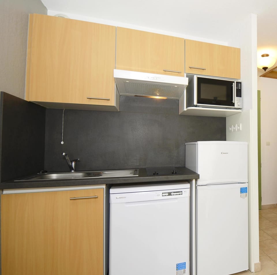 Tuck into a great snack you’ve prepared in your kitchenette.