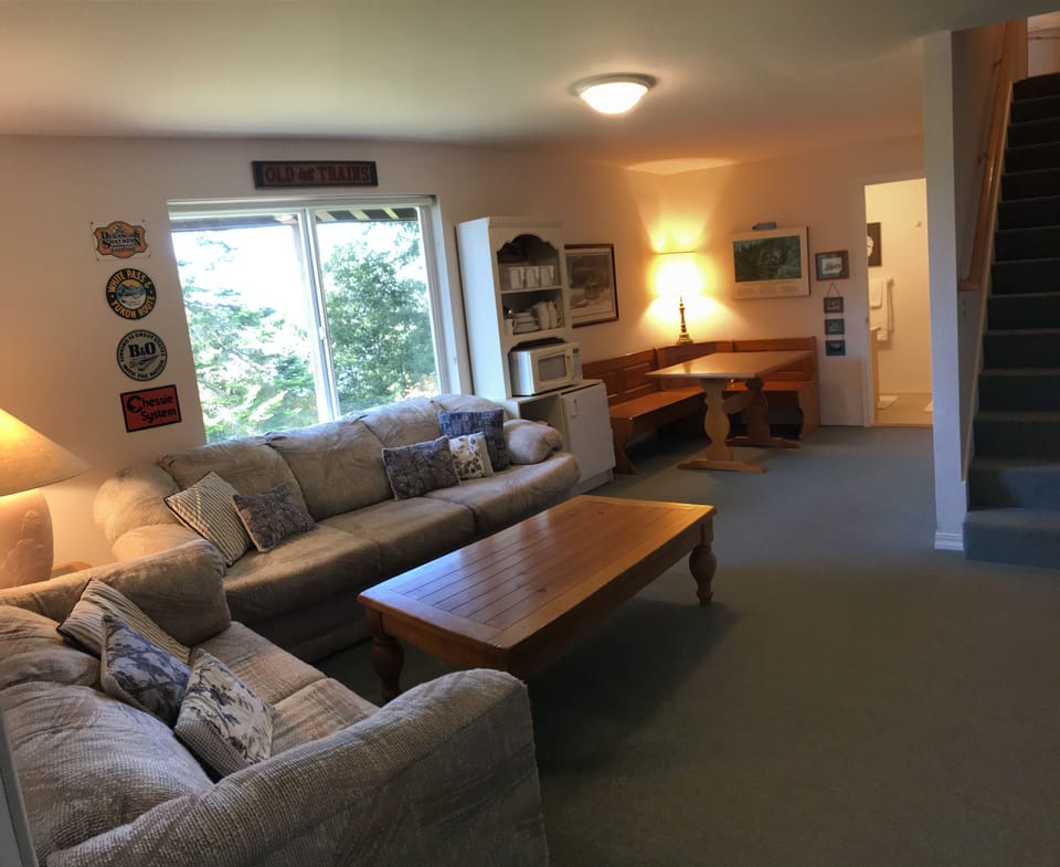 Gathering room with couches, microwave, Keurig, frig/freezer, breakfast nook