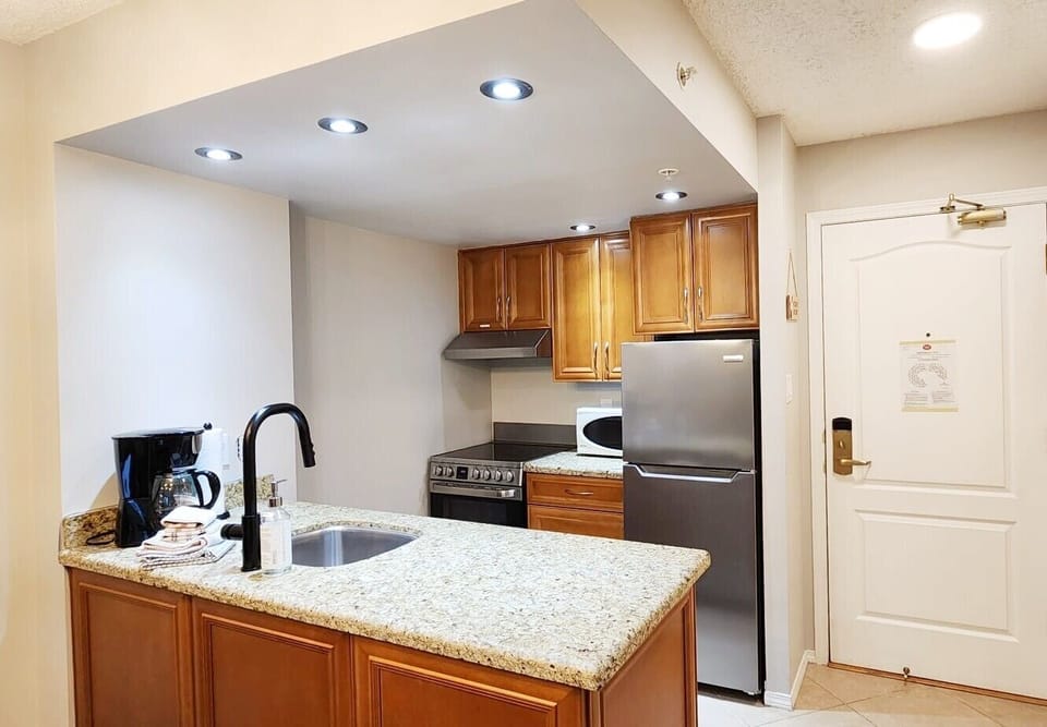 Plenty of cabinet space makes storing your groceries simple.
