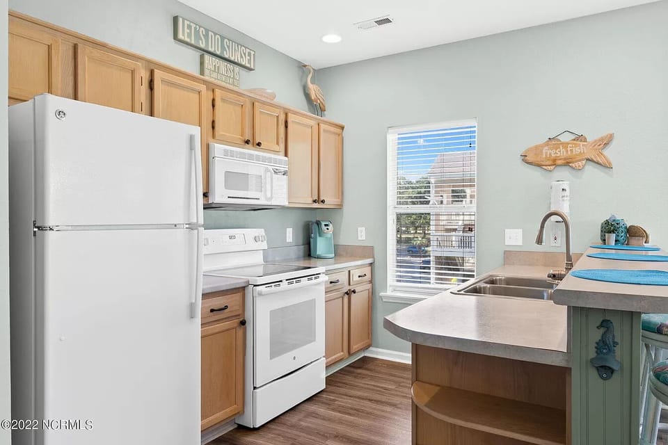 Well stocked kitchen with Keurig & Coffee Maker, Instant Pot, Crockpot & Blender
