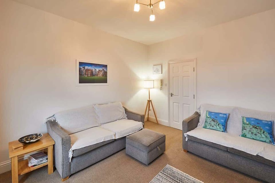 Fox's Hideout, Whitby - Host & Stay