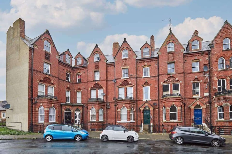 Fox's Hideout, Whitby - Host & Stay