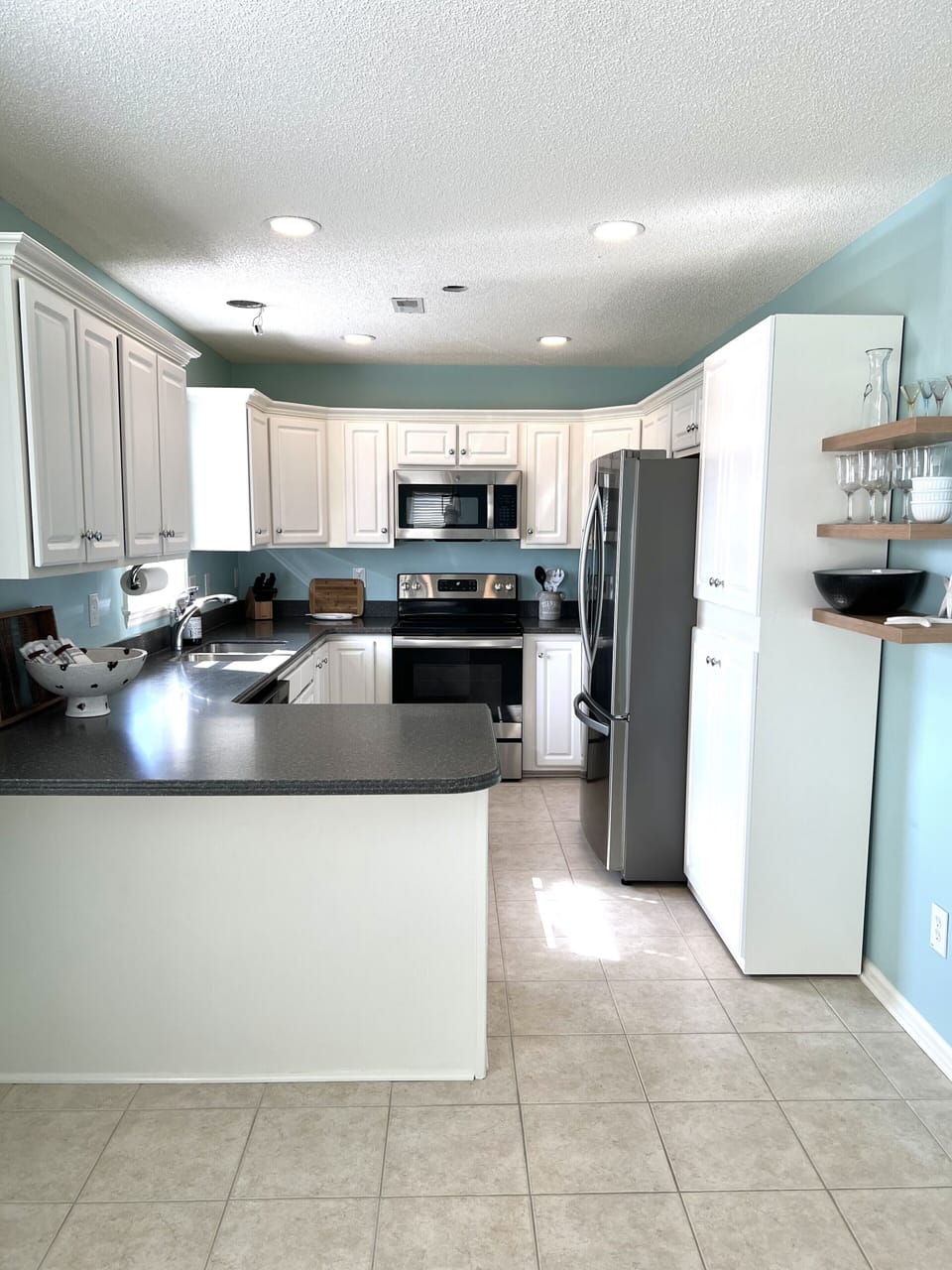 Fully Stocked Kitchen