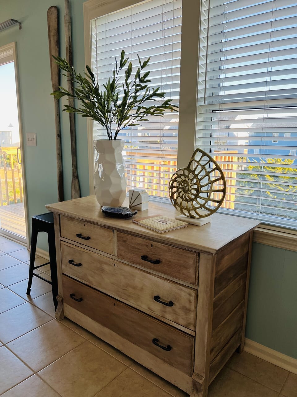Large Buffett for Extra Storage