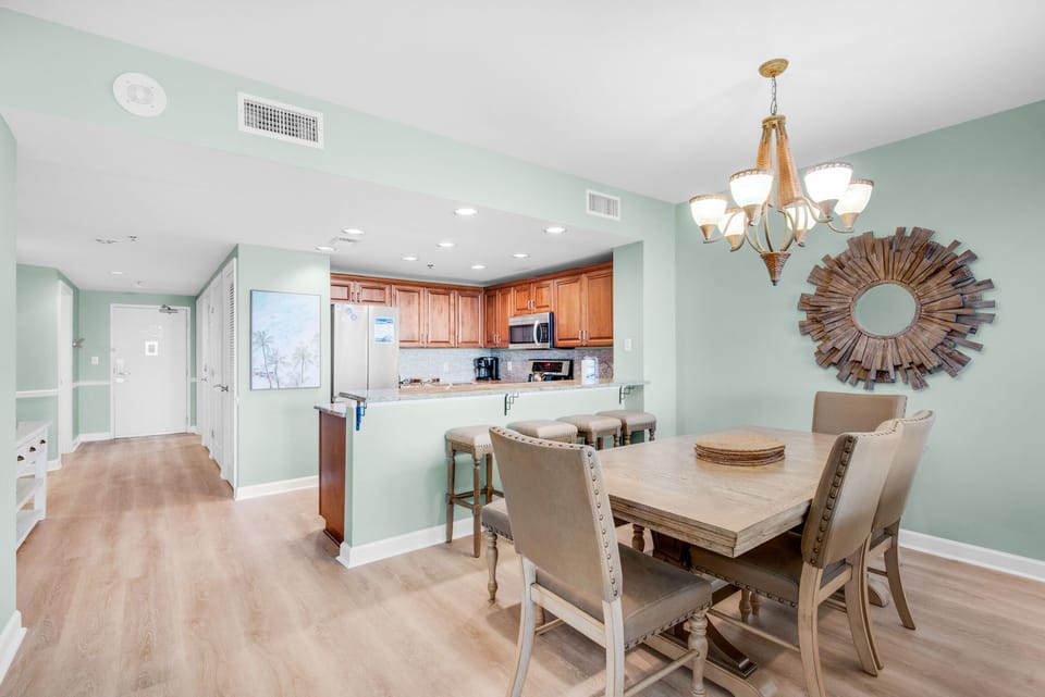 Dining to kitchen