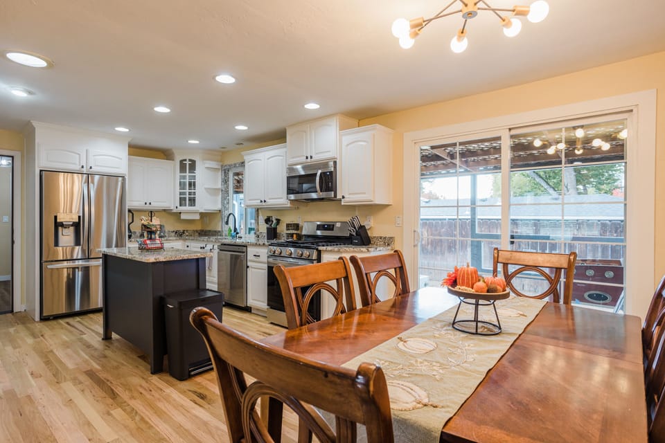 Well stocked kitchen with everything you will need and then some.