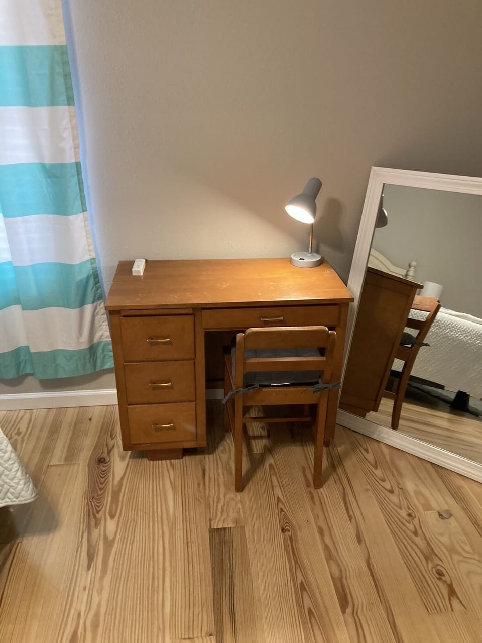 This desk work space is in the queen bedroom. 