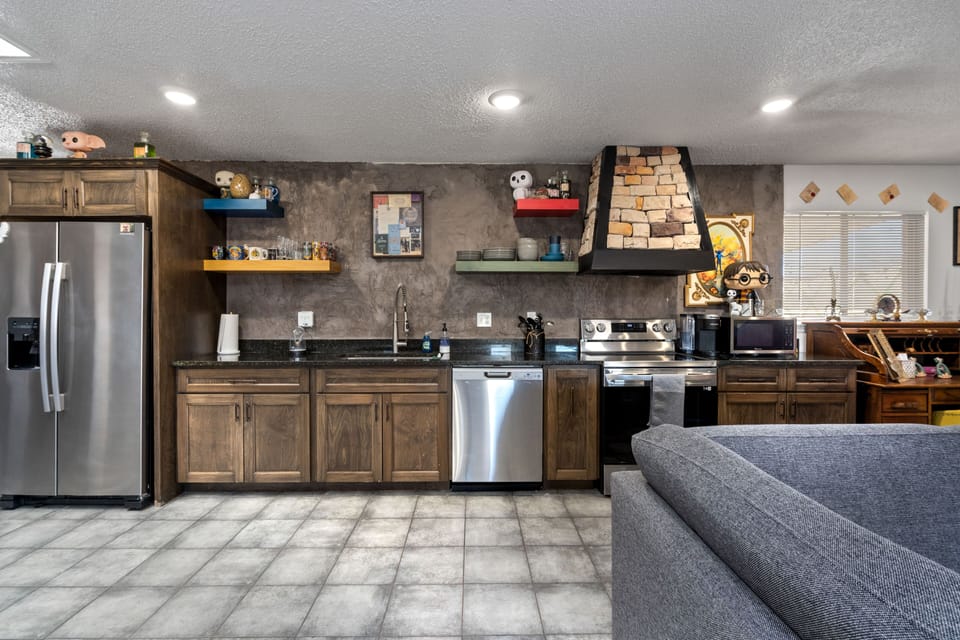 Full size kitchen with all the amenities 