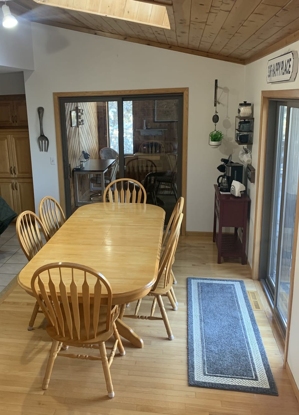 Large table for family dinners!  Extra chairs available. 