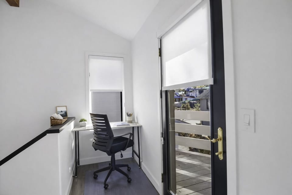 Private work desk