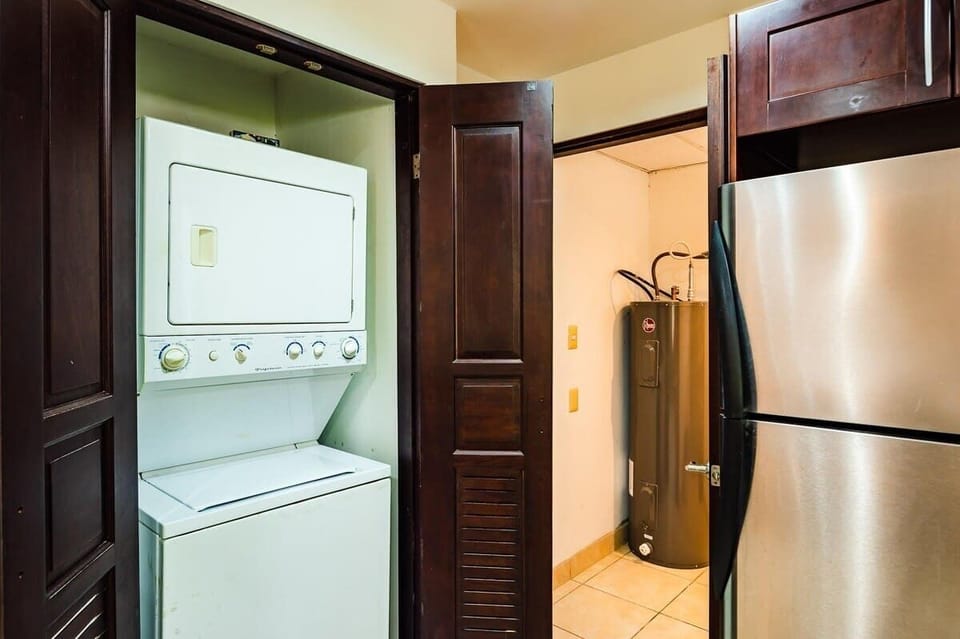 Convenience meets comfort with in-unit laundry and a full kitchen.