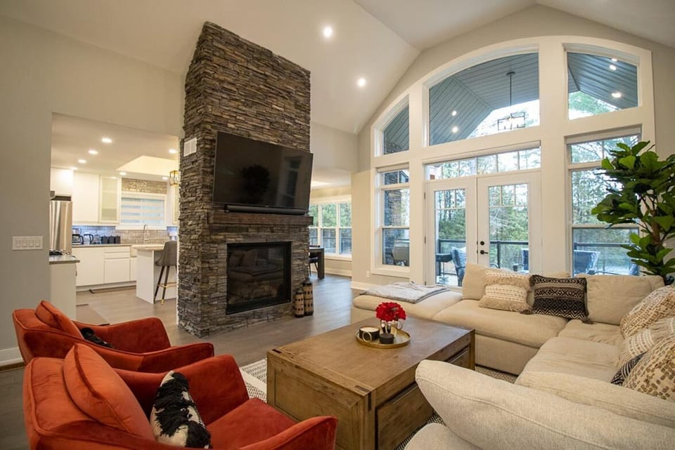 Living Room with Smart TV and gas fireplace