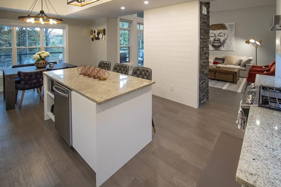 Fully Equipped Kitchen Includes a Dishwasher