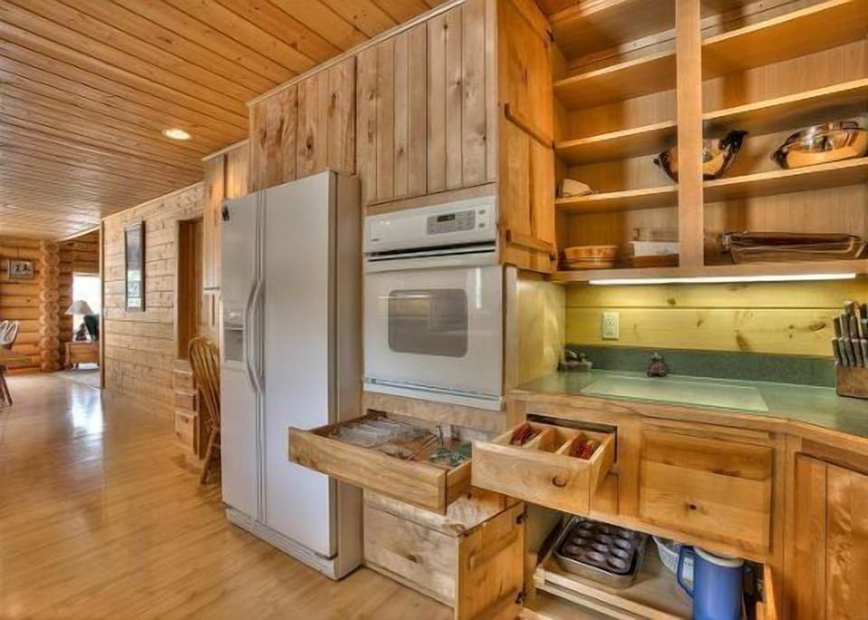 Kitchen3.jpg