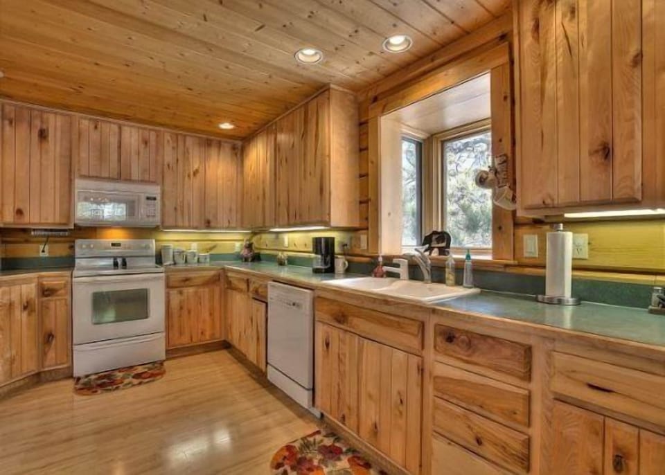 Kitchen1.jpg
