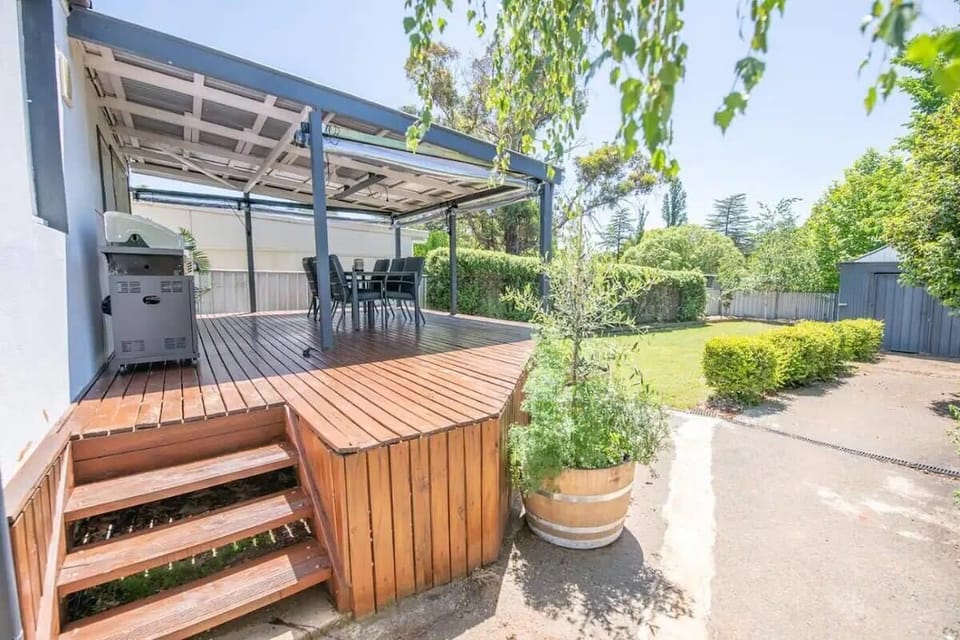 Verandah & Yard